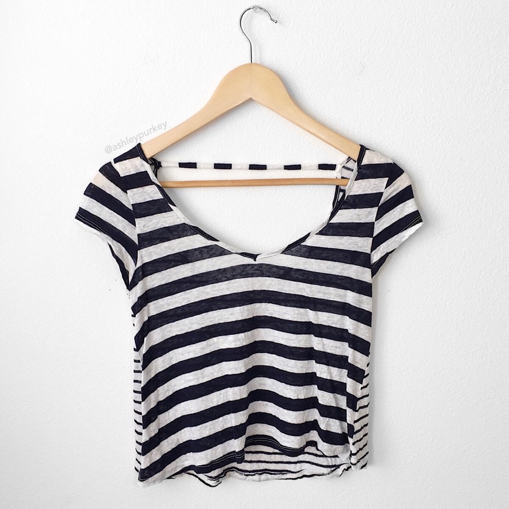 🌸4 for $10🌸 blue and white striped crop top